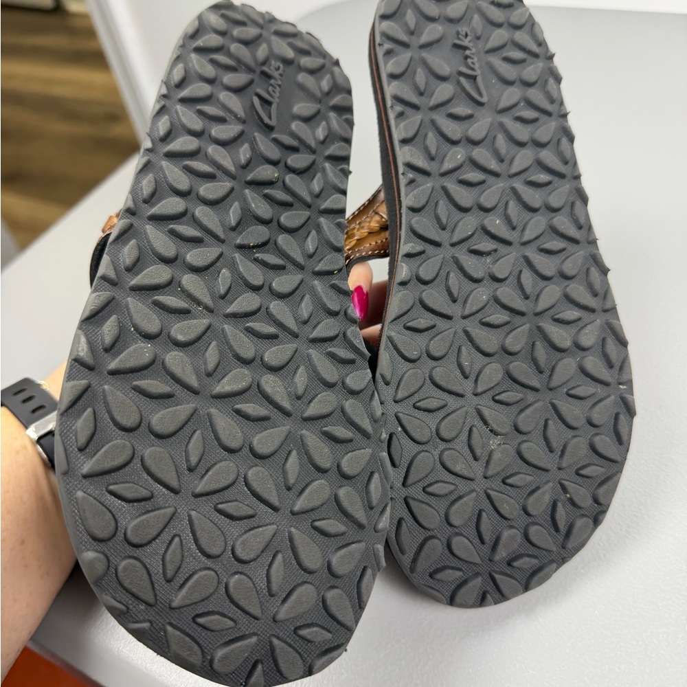 Clarks Women's  Brown Flip Flop Thong Sandals Size 8 M - Picture 2 of 4